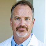 Trădare Uimitoare în Sarasota: Directorul Medical de Renume Se Confruntă cu Acuzații Severe